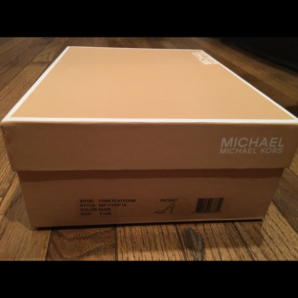 Michael Kors York Platform (Patent/Nude) - 6 1/2 - Picture 8 of 8
